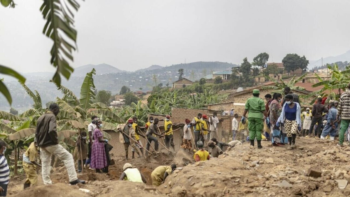 🇷🇼 30 ans après le génocide au #Rwanda, toutes les générations sont encore marquées, même celle née après 1994.

Rescapés, anciens bourreaux, enfants, chacun porte en lui une part de traumatisme

➡️ Un <a href="/ReportageRFI/">GrandReportageRFI</a> de <a href="/LucieMouillaud/">Lucie Mouillaud</a> et <a href="/AmelieTulet/">Amélie Tulet</a> 👇 go.rfi.fr/ZlK