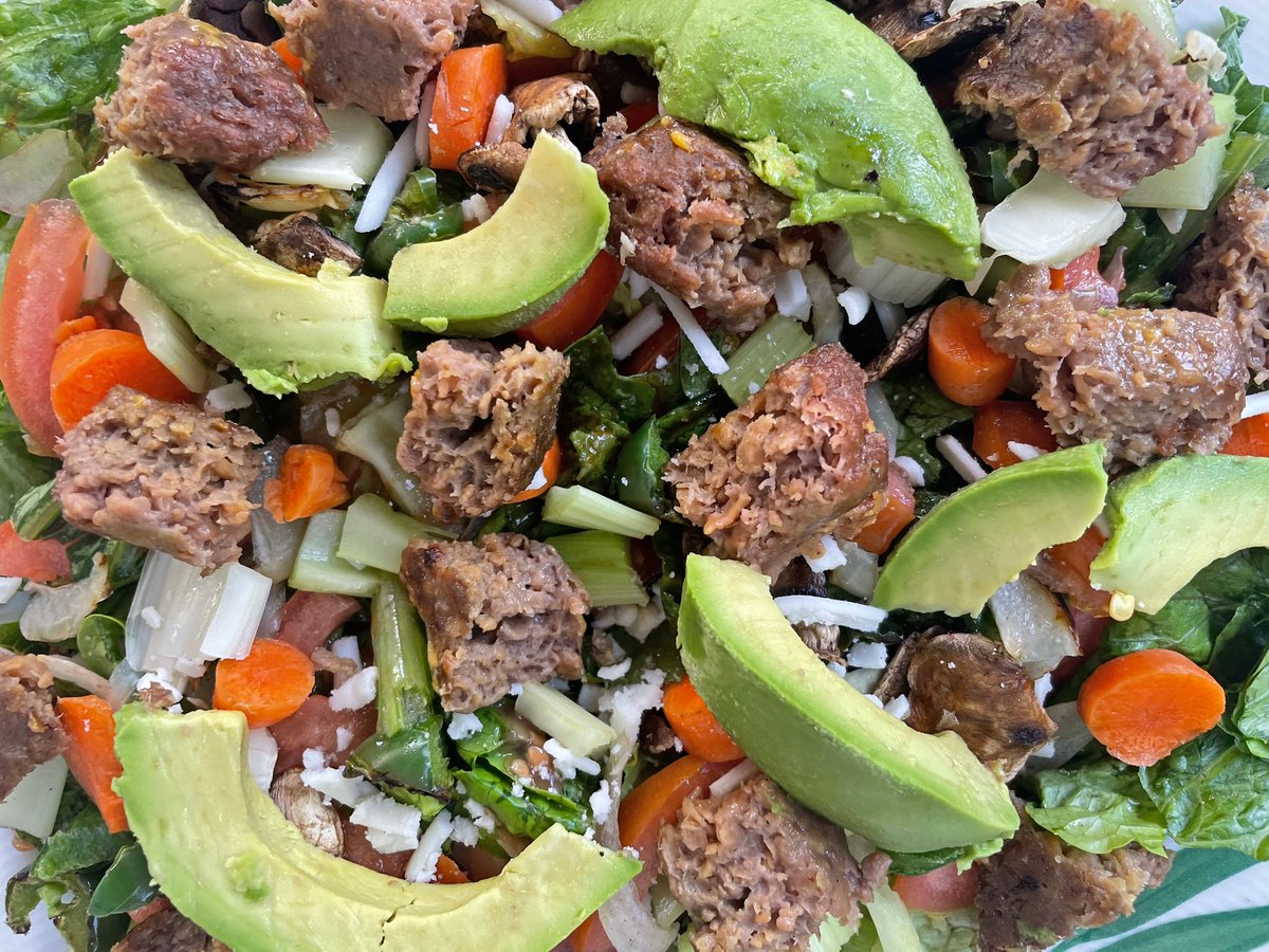 Beyond Burger & Avocado Salad!!
.
.
.
.
.
#beyondburger #beyondmeat #veganmeat #veganburger #vegansalad #avocadosalad #avosalad #salad #avocado #avocadolover #avocadofoodporn #avo #veganfoodporn #pdxvegans #portlandvegans