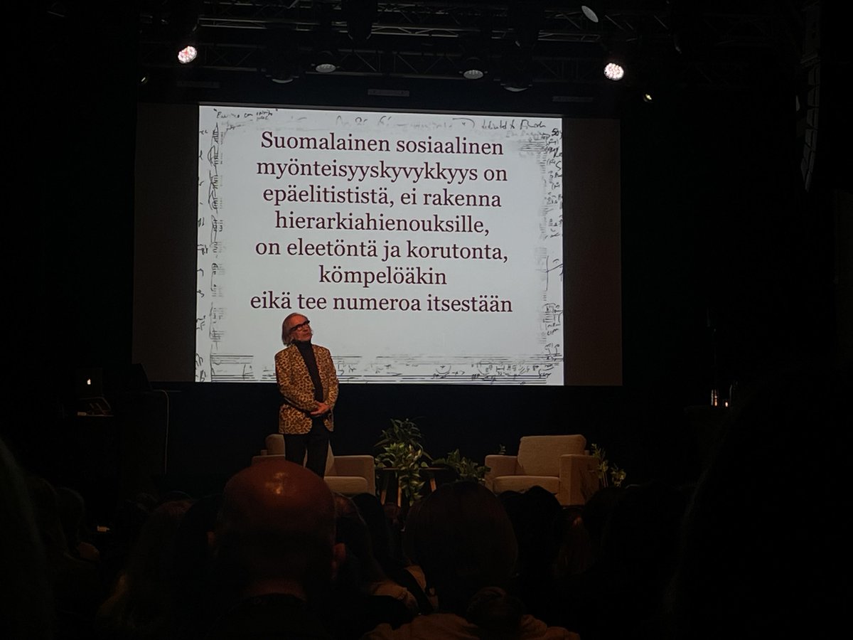 'Muumit ovat siinä mielessä hienoja, että ne eivät vedä hernettä nenään siitä, että heillä ei ole korkeita poskipäitä. Ja jalatkin on vähän lyhyehköt. Muumit ovat sisäistäneet, että töpöjaloillakin pääsee. Kun ajattelee tarkemmin, niin sehän pitää paikkansa. Monessa tilanteessa…