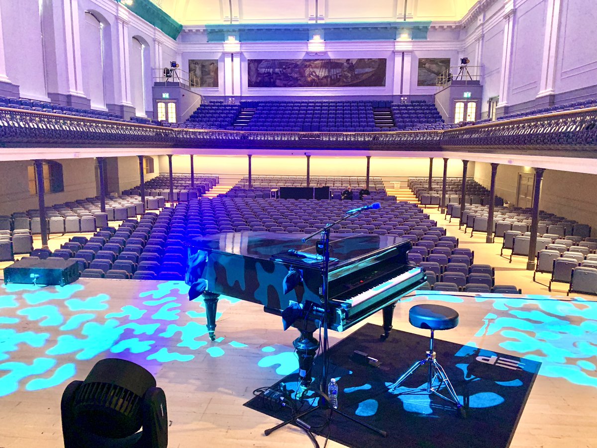 Tnx to the folks at #TheBillyJoelSongbook last night at the beautiful #Aberdeen Music Hall. We had a ball with you!👊

Bye for now #Scotland and tnx so much for being incredible audiences for so many yrs!🏴󠁧󠁢󠁳󠁣󠁴󠁿❤️

Remaining tix from ELIOPACE.COM💥🎹

@APAWhatsOn #BillyJoel