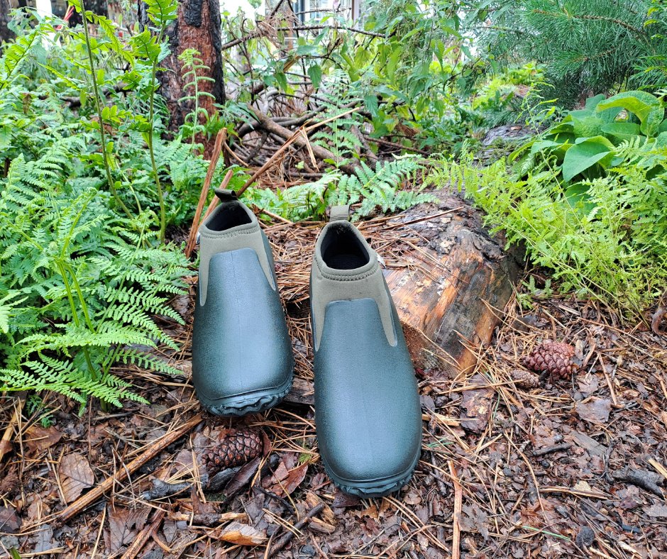 Need an alternative to long boots? Our waterproof Buckingham Neoprene Shoes are easy to pull on and off and have a fantastic grip, find out more tinyurl.com/yh9ucewy

#gardening #gardeninguk #gardenfootwear #lovelifeoutdoors #townandcountryuk