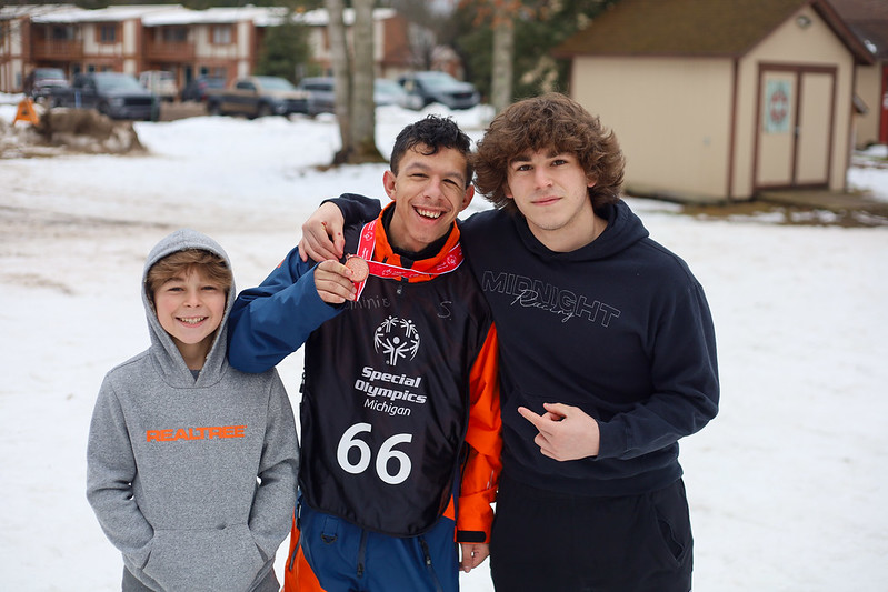 Whether they are family, or just feel like it - we are so grateful for the brothers 👨‍👦‍👦  and sisters 👩‍👧‍👧 that support our athletes. 💗 Happy #NationalSiblingDay!