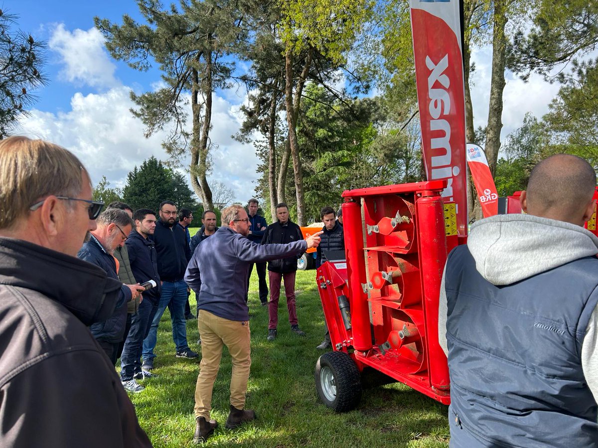 Today we are enjoying the warmer weather of Bordeaux (France) as we showcase the prowess of our machines with partner 'MGE Green Service #trimax