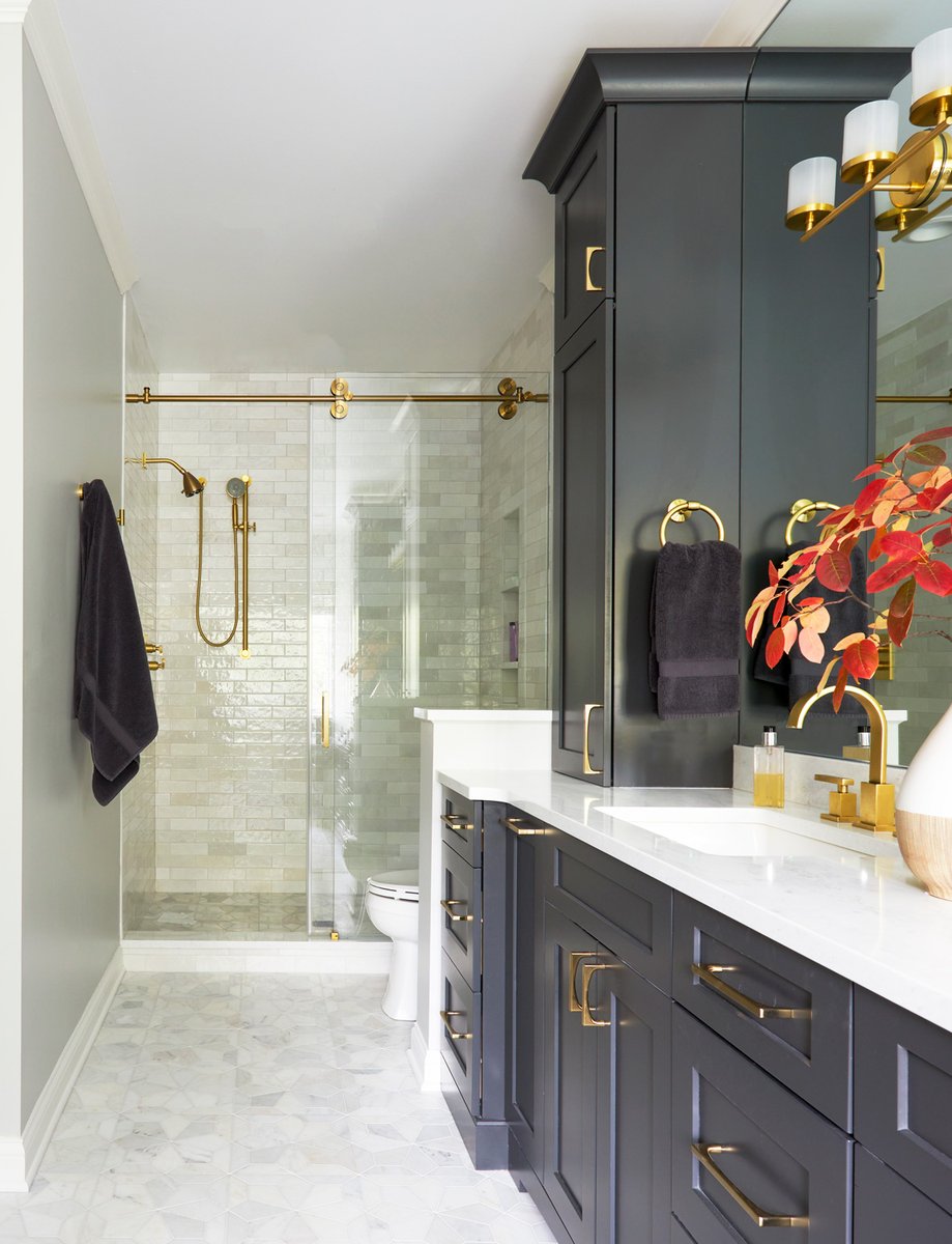 This pretty Primary Bath is divine from one end to the other. #bathroomdesign #customcabinetry #dreambathroom

Photo #michaelakaskel
