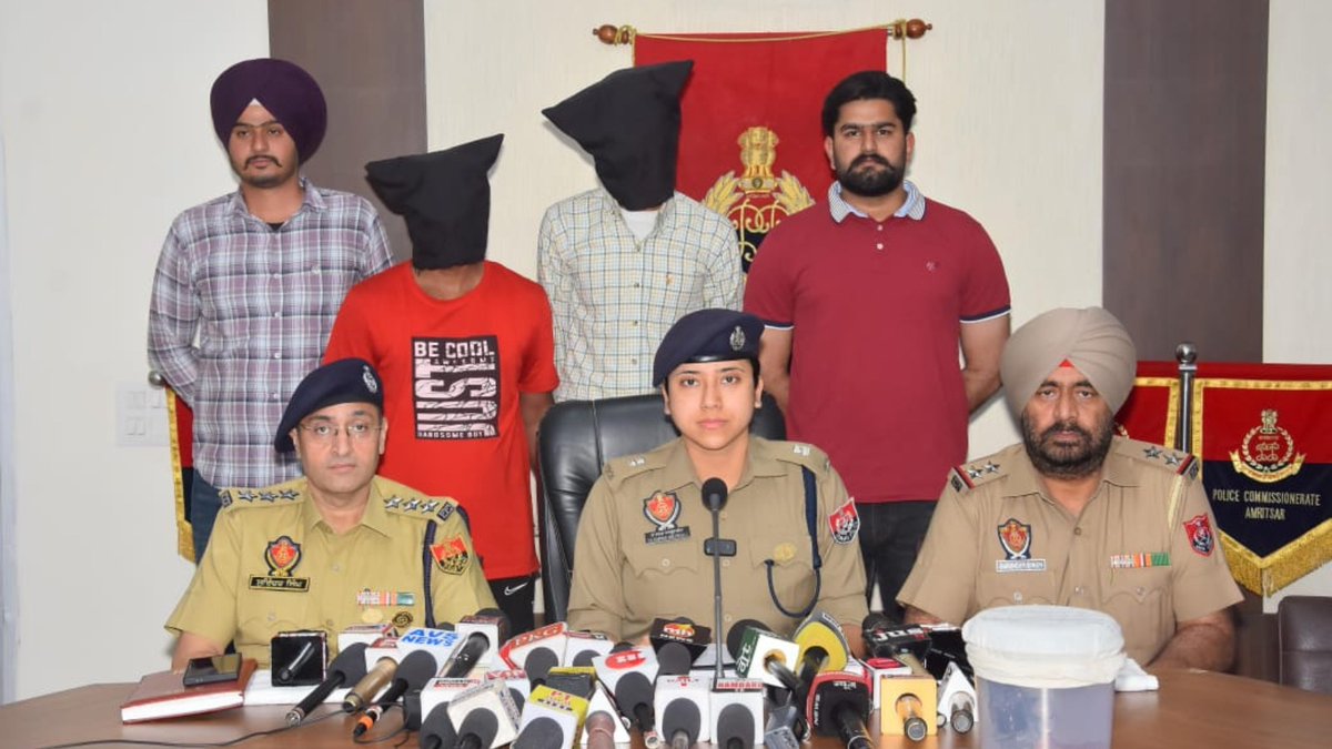 P.S. Islamabad of Commissionerate Police Amritsar have successfully traced two heinous offences of attempt to murder at gunpoint, involving a jilted lover, and a honey trapping revenge orchestrated by a jail inmate. (1/2) #ActionAgainstCrime