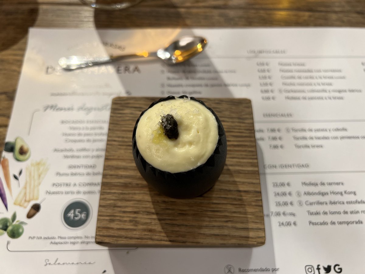 viajeros30's tweet photo. 💜 Restaurante Bambú Tapas y Brasas

Un clásico de Salamanca renovado que ofrece tapas modernas y está especializado en carnes y pescados a la brasa. Ojo con los postres porque son otro nivel. El flan y la tarta de queso más ricos que he probado nunca 😋

#SalamancaparaComérsela https://t.co/7rDOp500rz