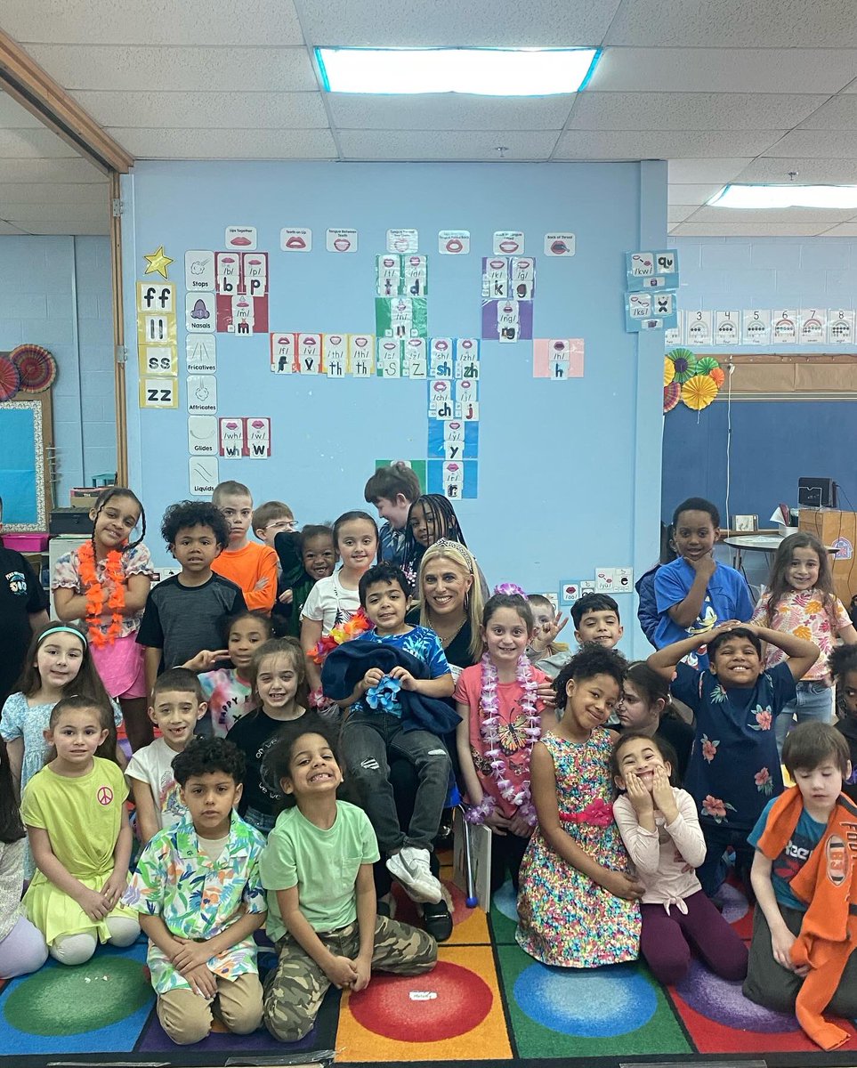 Day 2 of Reading Week! Miss Rhode Island read to our class and shared the importance of being a good role model. Also, local celebrity Audrey McClelland from The Rhode Show read to us and answered all our fun and exciting questions! #ReadingWeek #RoleModels #Inspiration 📖✨