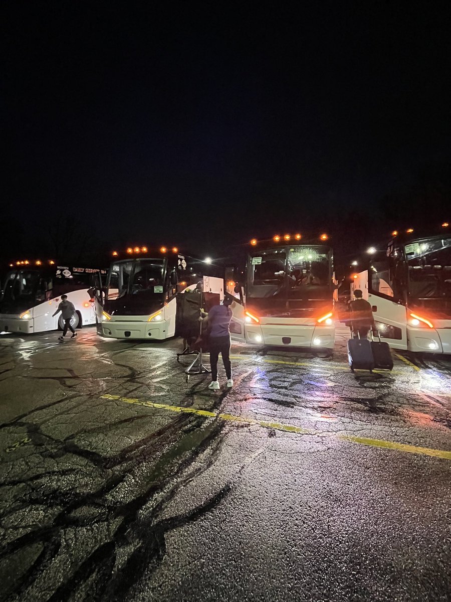 mrhannamusic's tweet photo. And we’re off! @bbhmarchingbees @BBHHSChoir @BBHHSorchestra @bbhcsd #bus3 https://t.co/Fl0t3LP6Hx