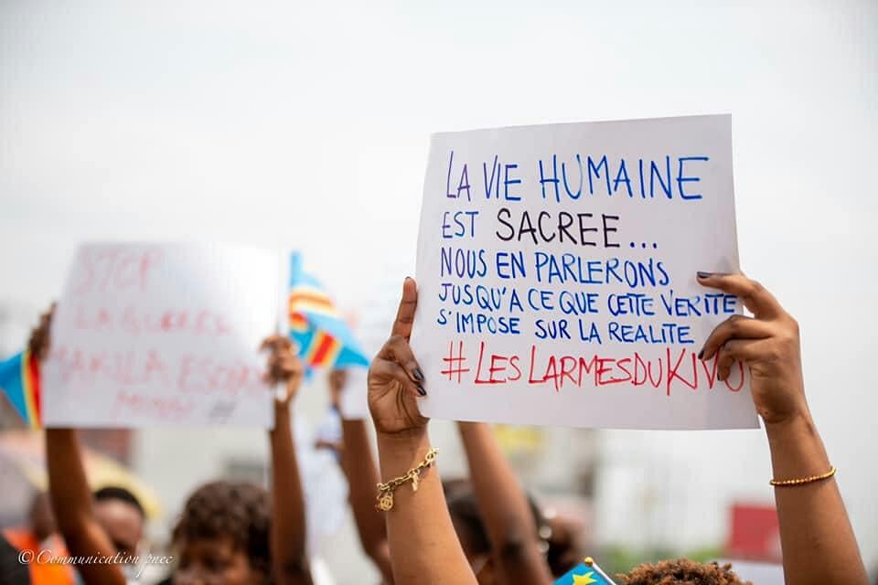 Ces dernières 72h en #RDC :
🔴33Congolais ont été tués par les Codeco en Ituri
🔴3Congolais ont été abbatus par un militaire #FARDC à Goma
🔴 5Congolais ont été tués par les #ADF à Beni
🔴1Congolaise a été violée puis tuée par le #M23 à Kibirizi.

Réaction du gouvernement ? RIEN