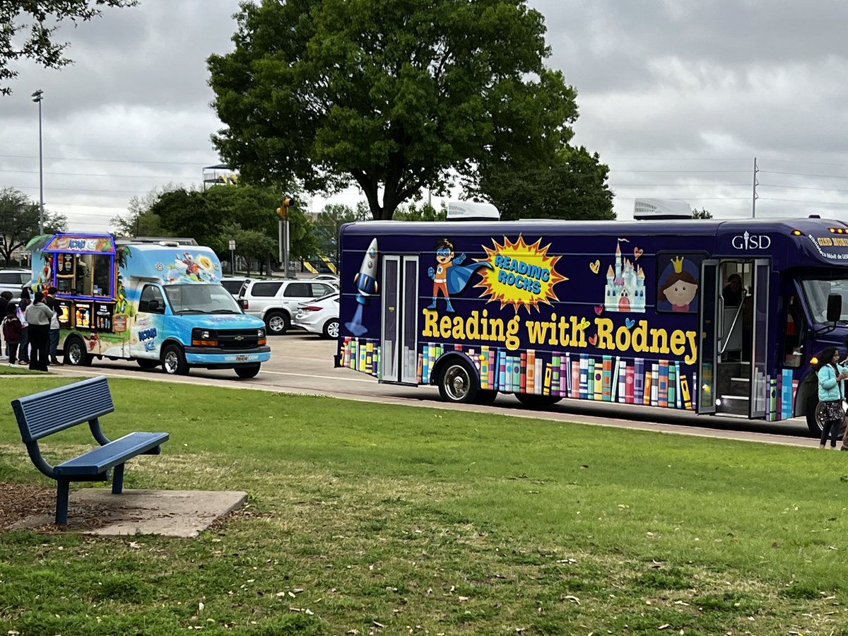 Thank you to @inandoutburger @GarlandKonaIce, Garland Public Library and the Reading with Rodney Book Mobile for coming out to our AVID Literacy Night. @ScorpionsRead @AVIDGISD @GarlandLibrary