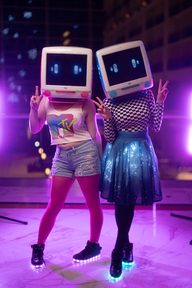 This costume is a real throwback and we’re here for it! MTV meets iMac of the 90’s 📺