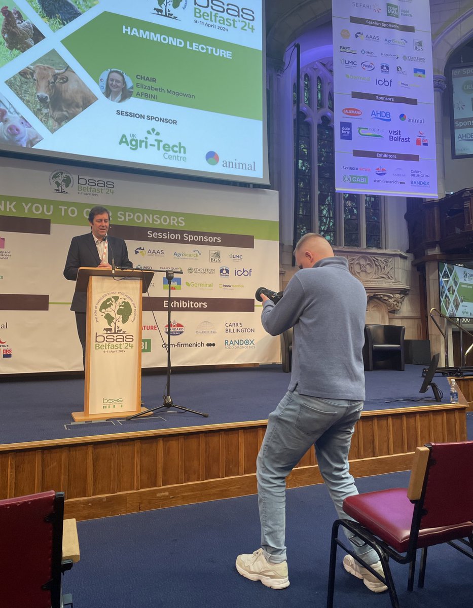 Ready for the Hammond lecture at @BSAS_org #BSAS2024 @thevalleyfarmer CEO of @UKAgriTech being papped while giving his introduction to Professor Hannah van Zanten @WUR who will talk about circular economy