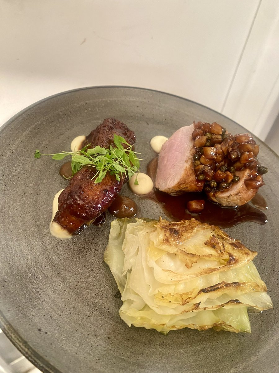 Sticky pork belly and roasted fillet, baked hispi cabbage, celeriac purée, raisin purée, salt baked celeriac and peppercorn jus (gf)😋 Available Wednesday and Thursday 6-8pm and Friday and Saturday 6-8:30pm Call: 01296 534450📲 Website: thestag.pub/reservations/