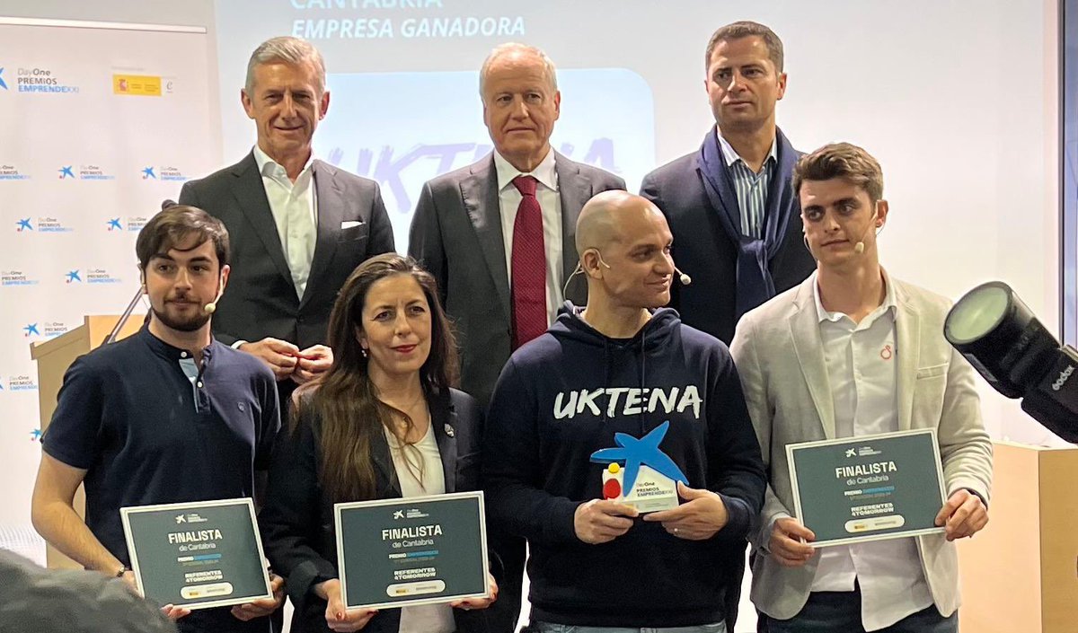 Uktena_es's tweet photo. 🎉 ¡Súper felices de compartir que somos los ganadores de los Premios @EmprendeXXI_  de @caixabank! 🎉
 
Uktena ha sido elegida como la #startup más innovadora🥇 en el #DayOneInnovationSummit Cantabria. https://t.co/YafdBD0WCe