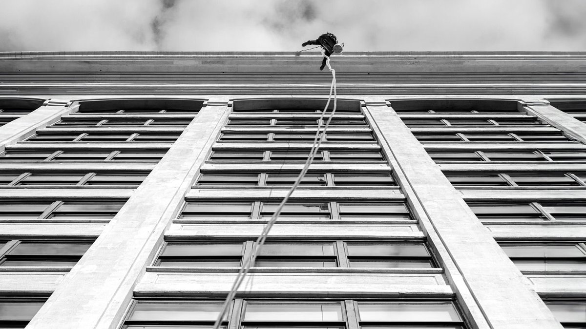 Swing Shift
#FujiXT5
80mm-1/1400th@ƒ/2.8-ISO320

#windowwasher #leadinglines #architecture #rappeling #artphotography #composition #Documentary #photojournalism #streetphotography #Fujifilm #dumbo #Brooklyn #BlackandWhite #NYC #bnw #monochrome #fujiAcros #grain #darkroom #Fuji