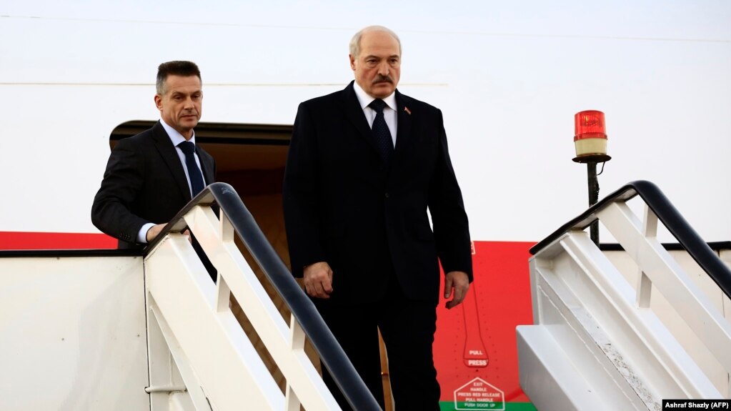Lukashenka is travelling to #Russia tomorrow. The visit was not announced beforehand. They will have a 'one-on-one discussion.' As always, we won't know the details, but as you see, the servant is visiting his principal very often.