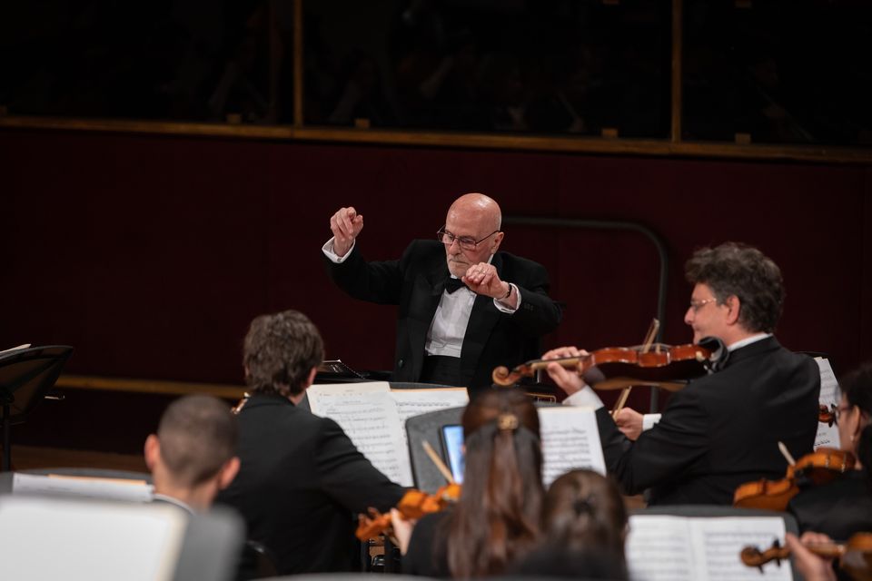 Malta has just lost one of its musical giants, Mro Joseph Sammut. He was the last conductor of the Orchestra of the Commander in Chief of the Royal Navy, and the founding conductor of the Manoel Theatre Orchestra, that went on to become the @MaltaPhil. Thank you Maestro!