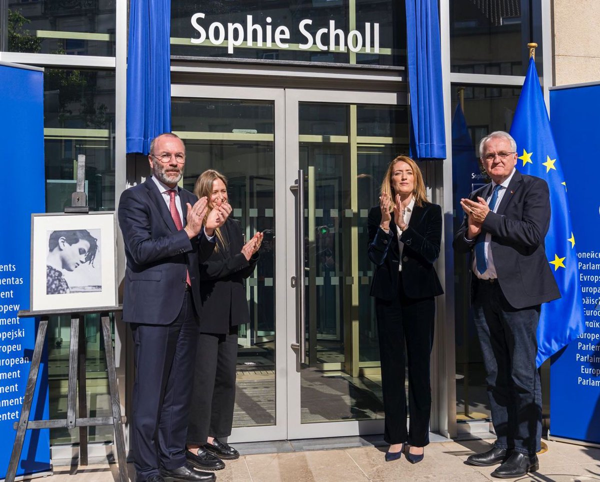 Sophie Scholl ist ein Symbol für Mut & Widerstand. Eine deutsche & europäische Heldin, die weiterhin inspiriert. Sie trat für ihren Glauben ein & wusste, sie könnte mit ihrem Leben bezahlen. Wir erhalten ihr Erbe am Leben, indem wir ein @Europarl_EN-Gebäude nach ihr benennen.