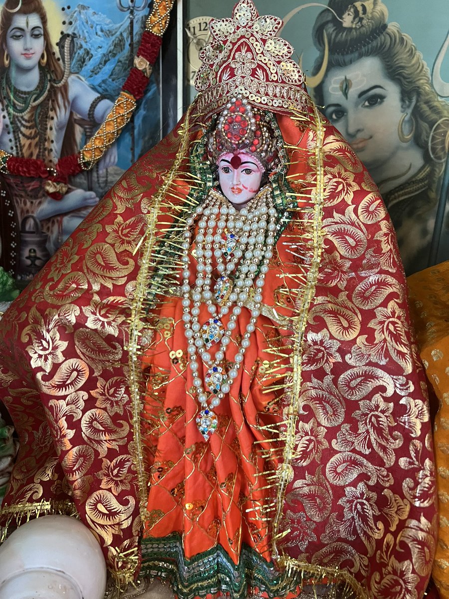 yajnshri's tweet photo. माँ का सिंगार कैसा लग रहा है 😍 https://t.co/9IojE0p67u