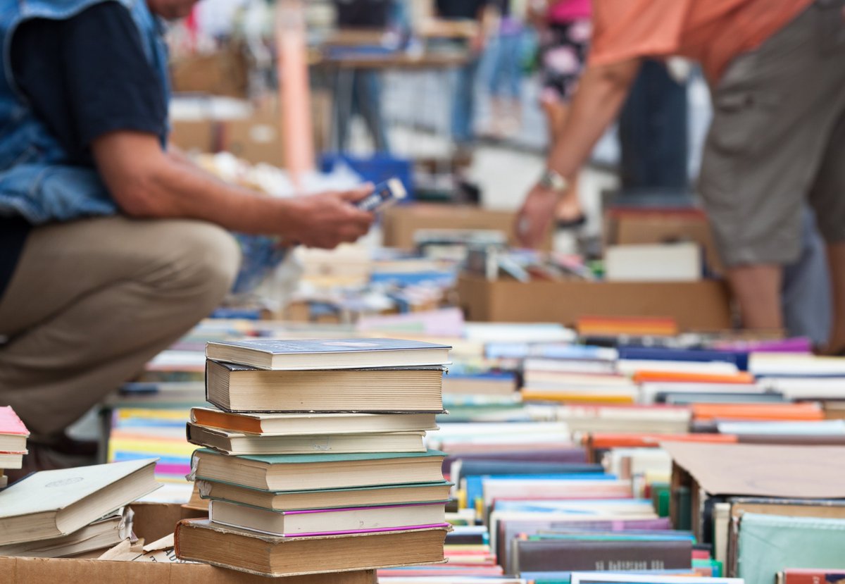 #Horsham Library is having a book sale! As a one-time only offer you can fill a bag for £1! Come on down on Saturday 13 April and have a riffle through the great titles on offer and see if anything catches your eye 👀🔎 arena.westsussex.gov.uk/-/horsham-libr… @HorshamDC