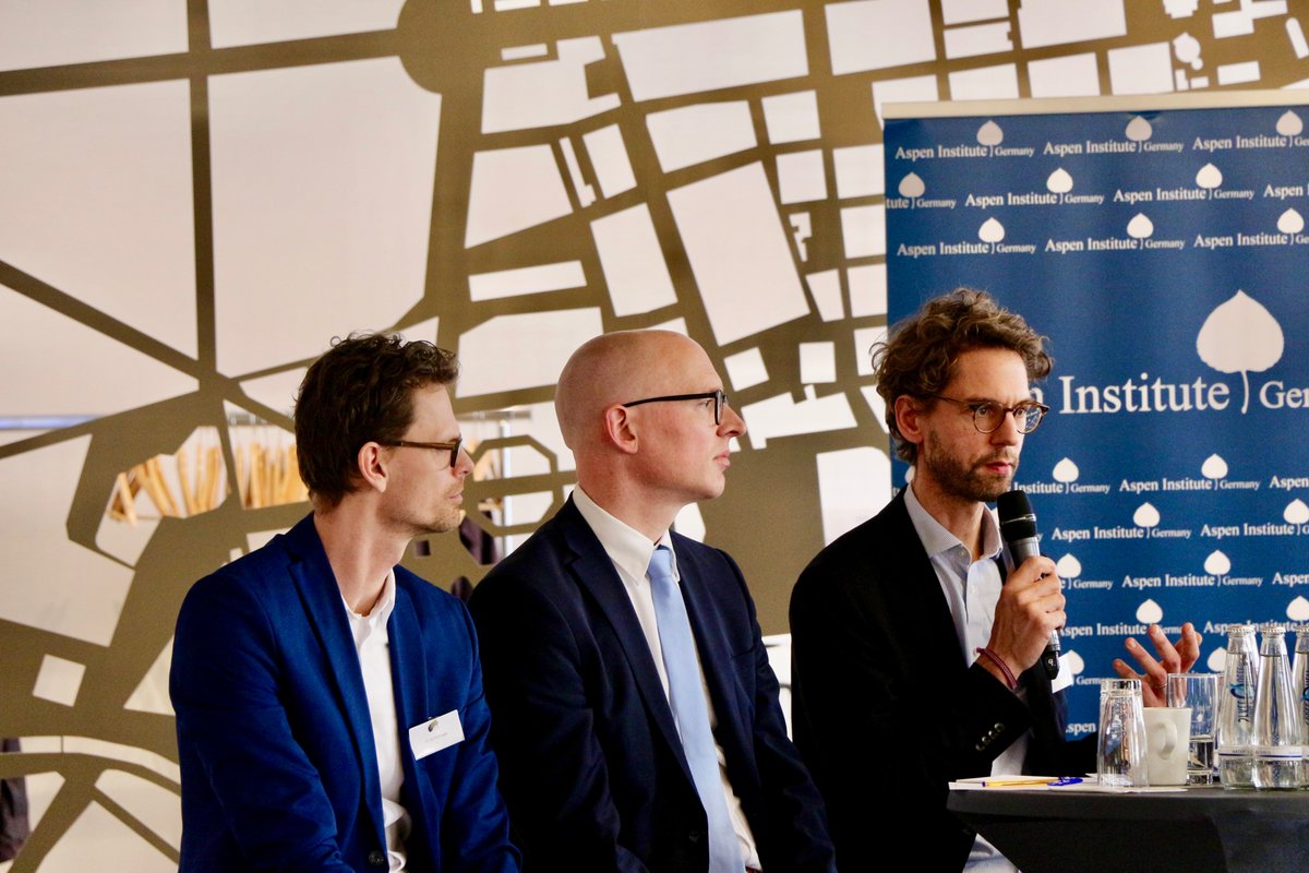 AspenGermany's tweet photo. Alongside @telefonica_de , we were pleased to welcome @AAdigitalisiert, Dr. Ilja Nothnagel, @TabeaRoessner, @danielvoelsen, & Nikolaus von Peter to discuss German & EU #DigitalPolicy at a recent #DigitalDish. Despite the complexity, there is optimism for progress ahead! https://t.co/RQXQmgT3UT