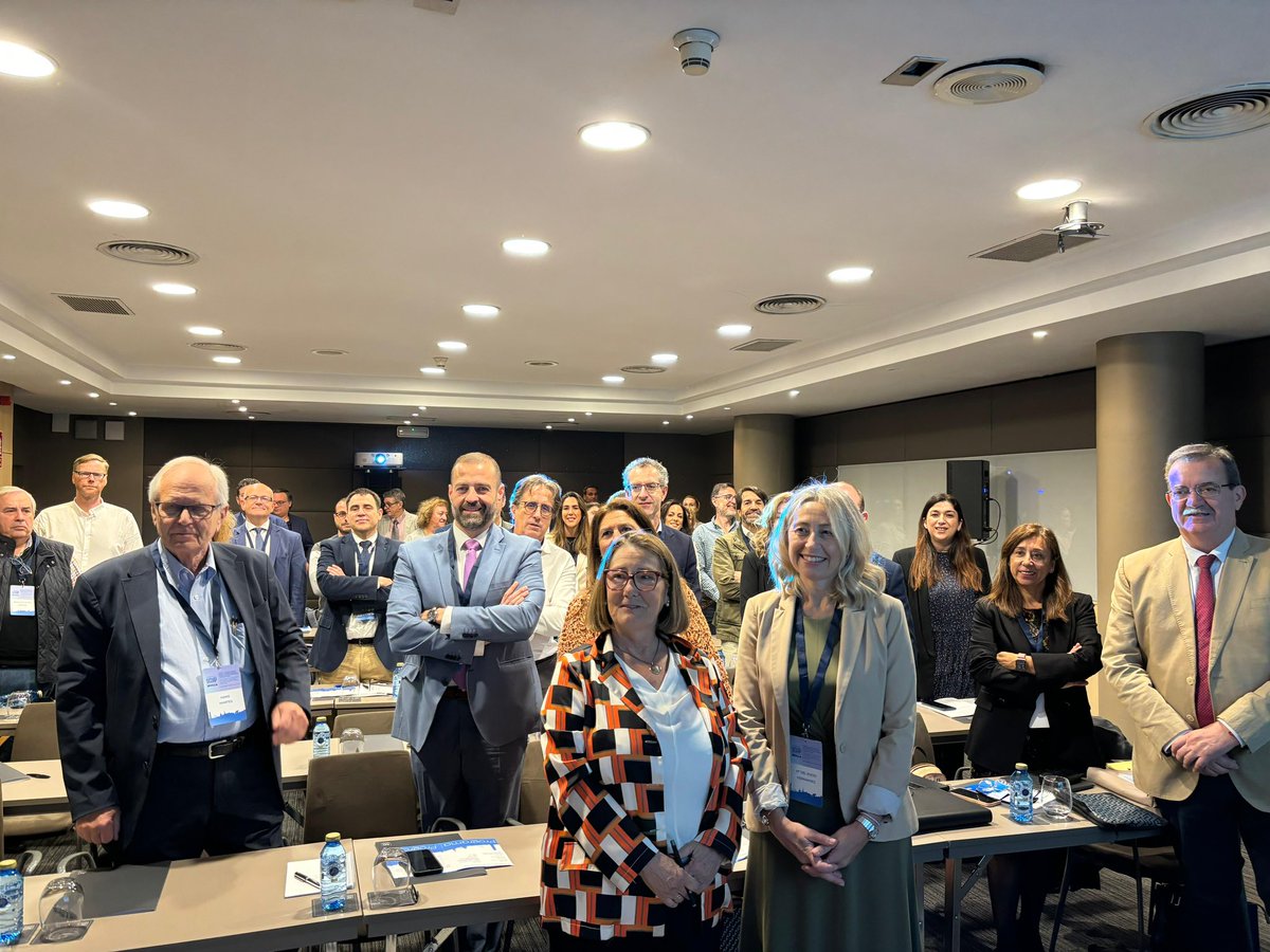 🗣️Celebramos hoy Jornada “Salud en un vistazo en Europa, España y Andalucía. Medicina basada en el valor, sostenibilidad y #AtenciónPrimaria”
En el acto de apertura del encuentro hemos contado con la presencia de D. ª <a href="/ReginaSalteras/">Regina Serrano</a> DT en Sevilla <a href="/saludand/">Consejería de Sanidad, Presidencia y Emergencias</a>