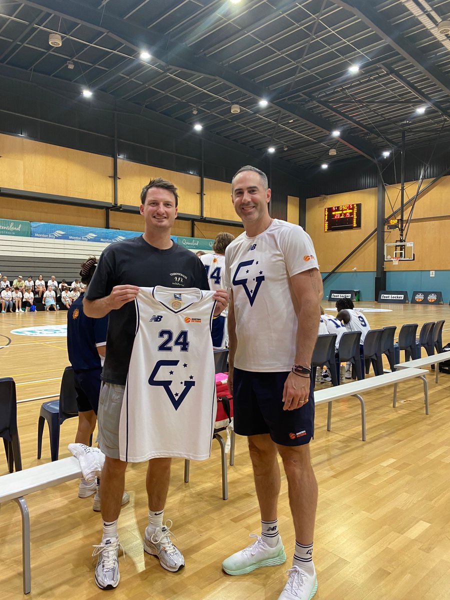 We work really hard on our culture in CV. A great example of what it means to be in our program is when outstanding former athletes like Shaun Bruce take the time to talk to the team and support them at a NC. Huge thanks to <a href="/shaunbruce7/">Shaun Bruce</a> for giving up his time 💙🤍 #gocountry