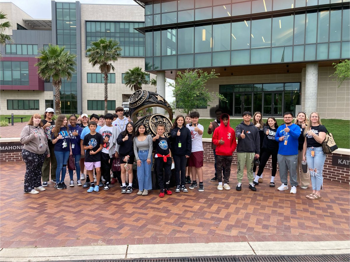 What a great final college tour for our AVID 8th graders! Texas A&M Galveston was so unique and full of tradition…not to mention being right on the water! We loved it! @HumbleISD_AMS @HumbleISD_AVID @AggiesByTheSea #ThisIsAVID