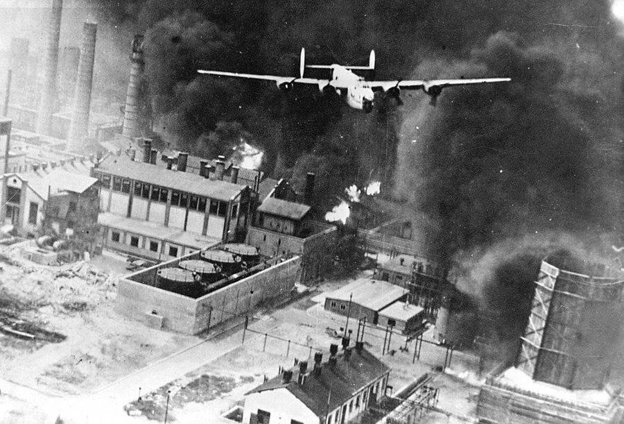 American B-24 Liberator 'Sandman' during a bomb run over the Ploiești Astra Română refinery during Operation Tidal Wave, August 1, 1943 [900 x 611]