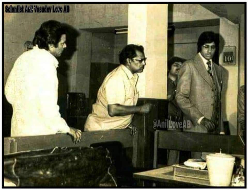 DrAnilLoveAB's tweet photo. Congratulations on completion of🎉
#49YearsOfChupkeChupke
My Dear Guruji Shri @SrBachchan Sirji &
@aapkadharam ji #OmPrakash ji
#JayaBachchan ji #SharmilaTagore ji
#Asrani ji #KeshtoMukherje ji
#LilyChakravarty ji #UshaKiran ji
#DavidAbrahamCheulkar ji & Team
Directed by #HrishikeshMukherjee ji
Music by #SachinDevBurman ji
Produced by #HrishikeshMukherjee ji & #NCSippy ji (11 April 1975)