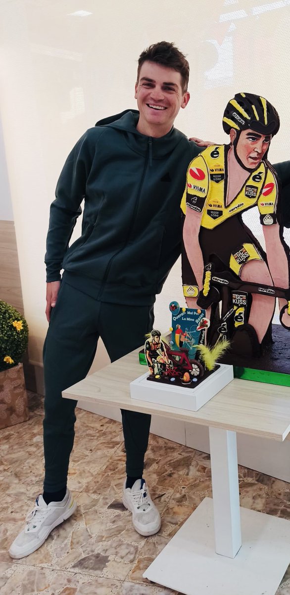 DolceriaP's tweet image. Avui hem fet de padrins!
Ens ha visitat la familia @seppkuss @mminoe 
Una visita molt especial!
Gràcies per tot i molta força per les pròximes curses!
Gràcies mestre @isaacvilalta