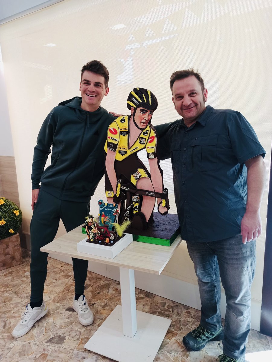 DolceriaP's tweet image. Avui hem fet de padrins!
Ens ha visitat la familia @seppkuss @mminoe 
Una visita molt especial!
Gràcies per tot i molta força per les pròximes curses!
Gràcies mestre @isaacvilalta