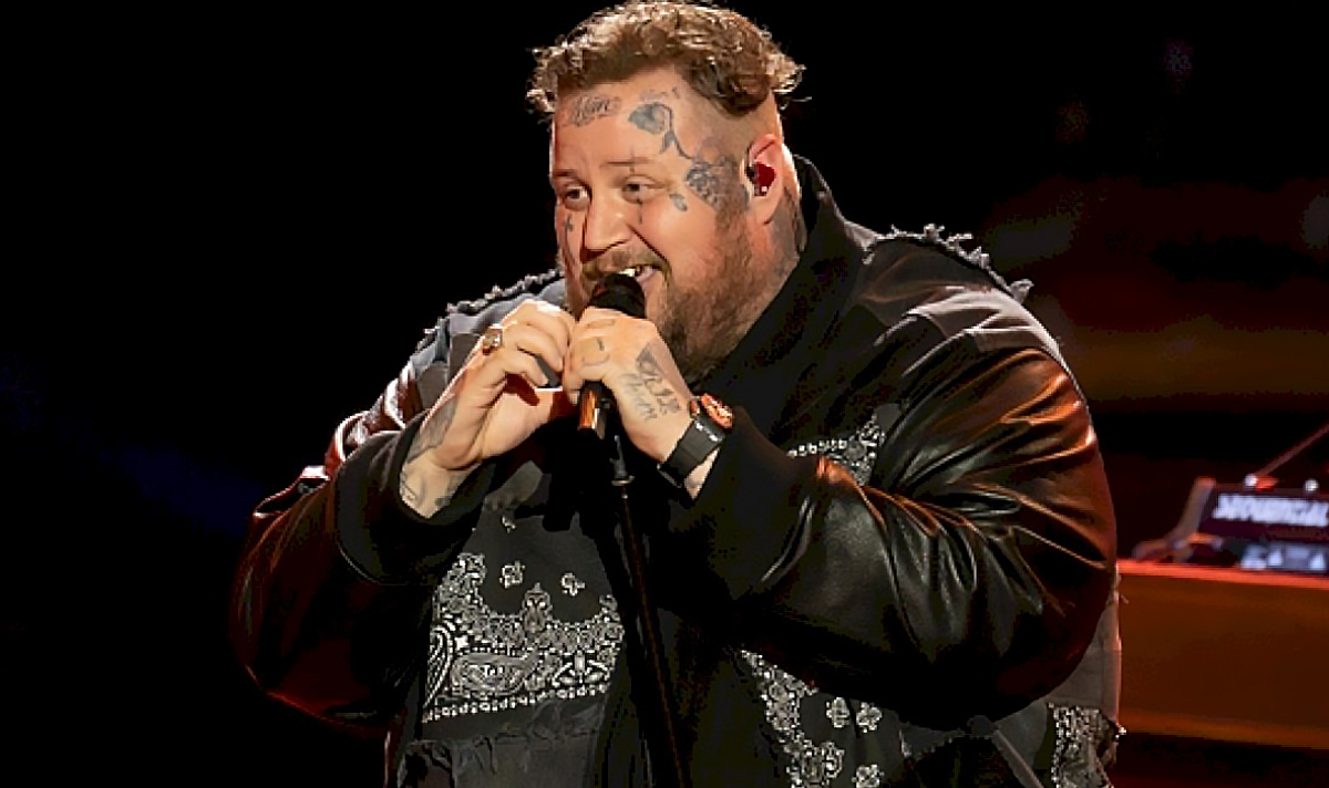 American Idol guest mentor Jelly Roll divides fans over 'pandering' to stars the-express.com/entertainment/…