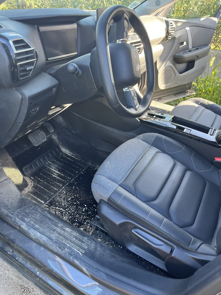 AutoCleanDetai2's tweet image. Avant / Après Citroën C4 SUV #Avantapres #detailing #citroen