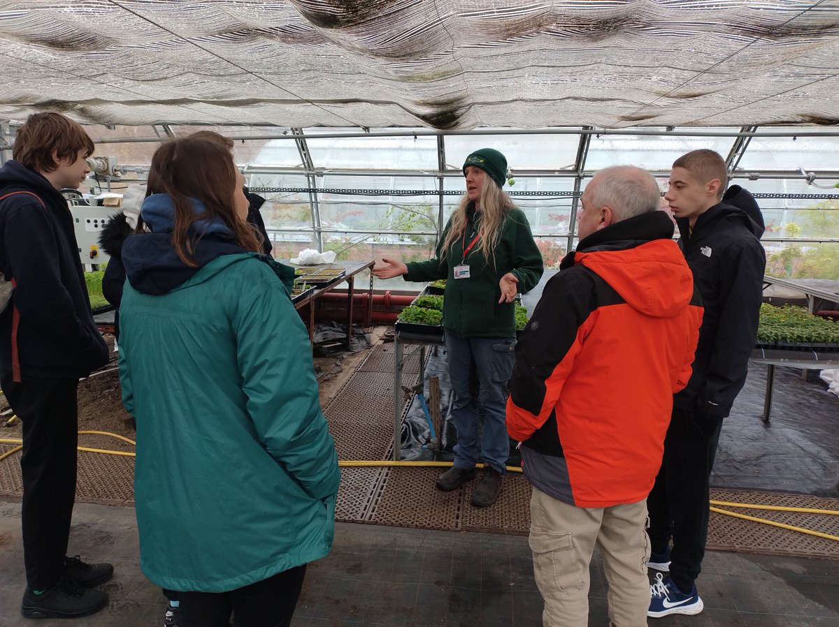 Thank you Ginny & the team from @buteparkcardiff for giving pupils from @WoodlandsHS a really interesting, fun and educational career tour. Pupils learnt about the different jobs people do at the nursery and how different plants are grown and cared for. Thank you.