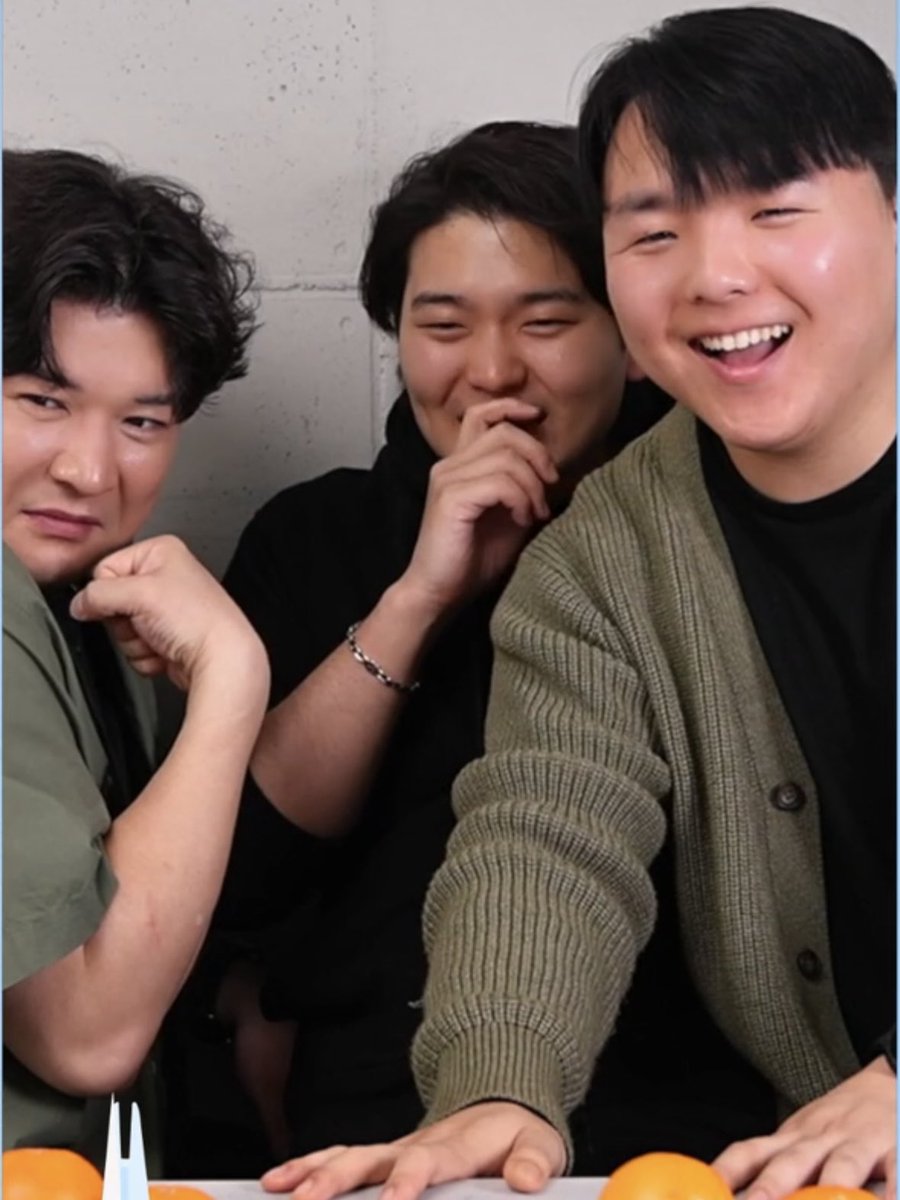 VCR Directors of Spin off😎😎😎 You can leave the comment on “What should they do with the vcr?” to them😂 #SHINDONG #신동 #SUPERJUNIOR #슈퍼주니어