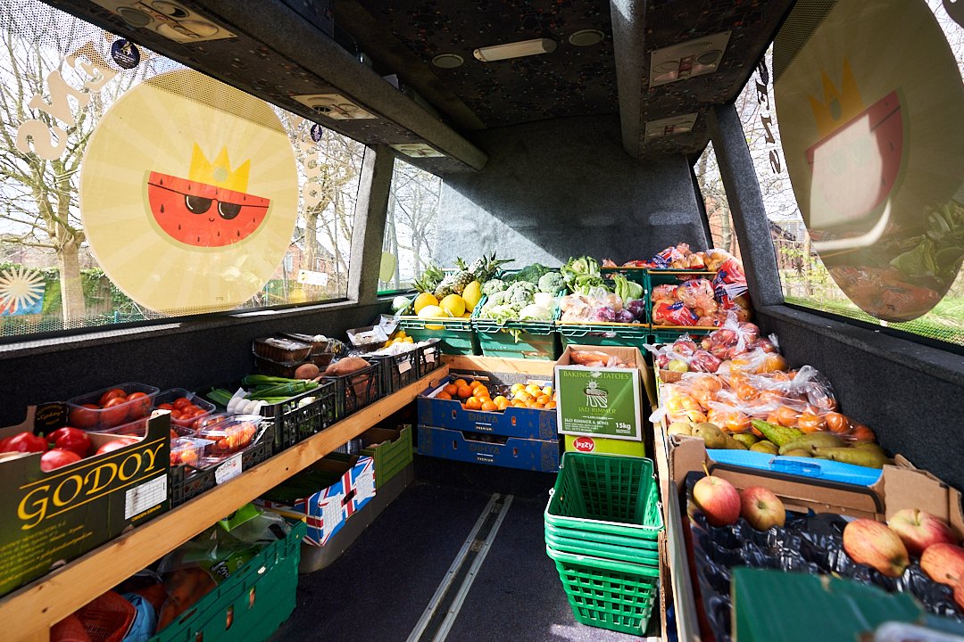 “The bus has meant my family can try new food that we wouldn't normally eat... we have access to fresh fruit and veg that is affordable. [It's] a great way to bring the community together and everyone has a great relationship with Paul the greengrocer.” 👉feedingliverpool.org/community-food…