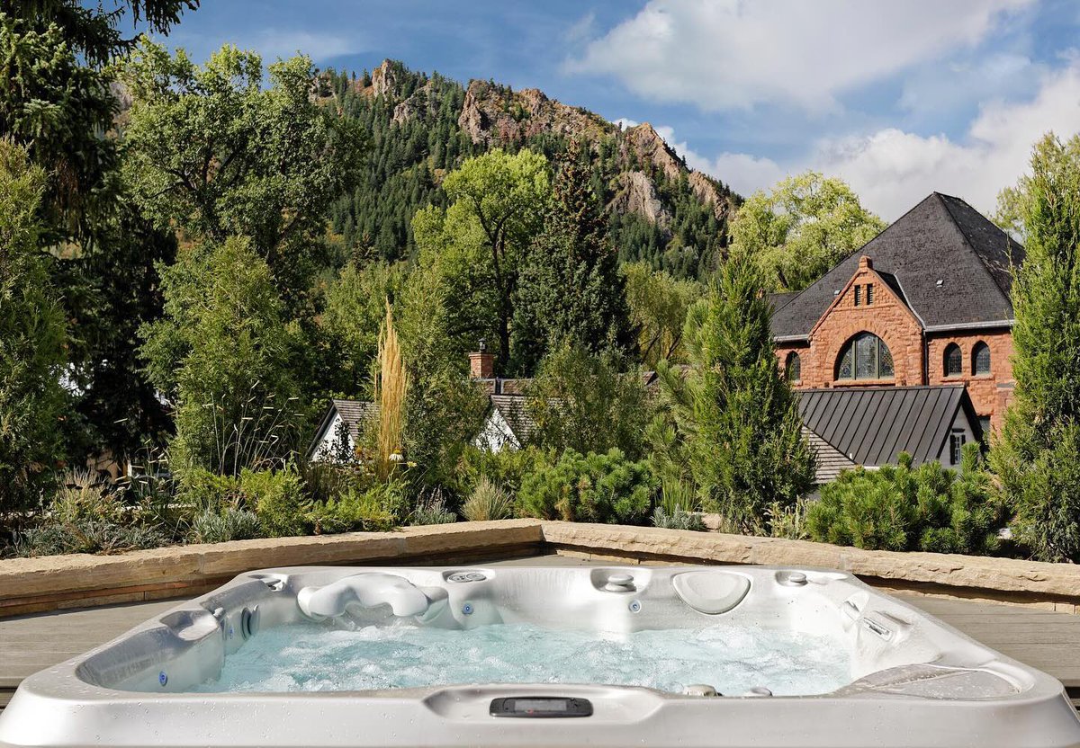 Exquisitely Appointed Aspen Retreat 🏔️ $300,000/Monthly

Listed by Julia Herman at #DouglasElliman.

Learn more here: elliman.com/174477

#EllimanColorado #TheNextMoveIsYours
#ColoradoRealEstate #LuxuryRealEstate #ColoradoRealEstate