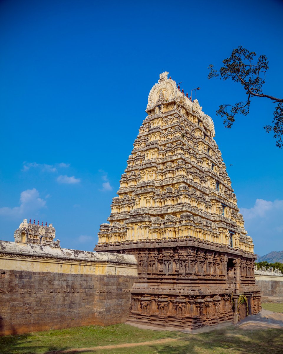 Discover the divine abode of Lord Shiva at Jalakandeswarar #Temple nestled within the #historic Vellore Fort in #TamilNadu #India Experience the mystical aura as you witness the sacred rituals and legends surrounding this revered site. southtourism.in #spirituality