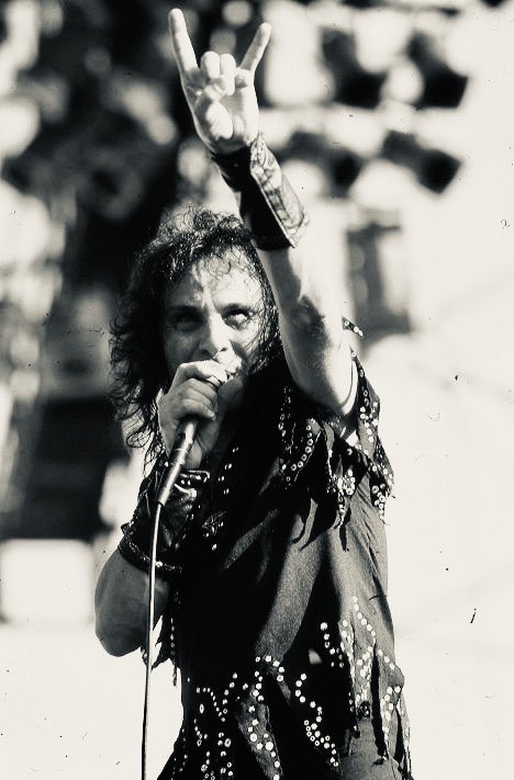 Here, we see the wizard
Staring through the glass
And he's pointing right at you!
Now, you can see tomorrow
The answer and the lie
And the things you've got to do, yeah!
#RonnieJamesDio #SacredHeart #HeavyMetal #ClassicRock #80s