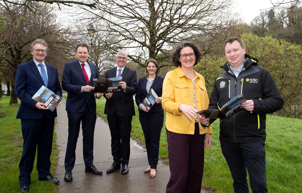 Today we launched the Farming for Water: River Slaney Project with @agriculture_ie @McConalogue, TD in Enniscorthy. The partnership is designed to enhance #waterquality across the #SlaneyRiver catchment area in counties Wexford, Carlow & Wicklow. bit.ly/3xt5xbQ