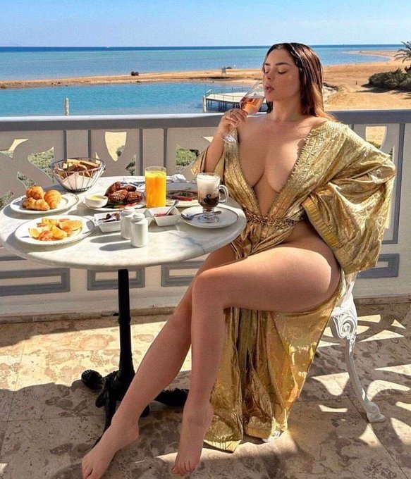 العيد احلى على البيتش ♥️♥️
كل سنه وانتوو طيبين 💋💋