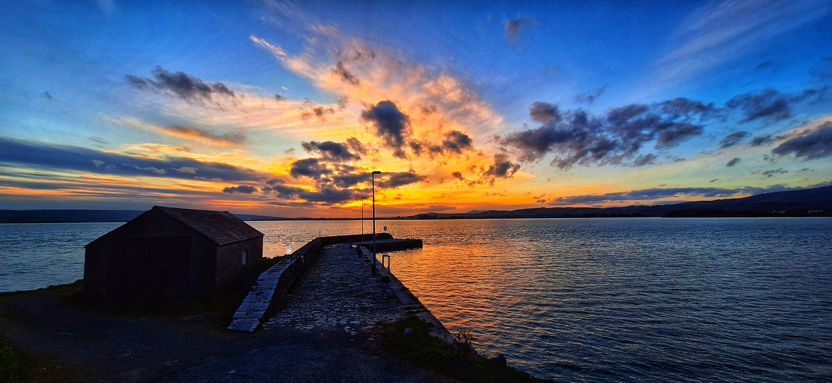 Sunset at Ballinacourty Pier, Co Waterford last night. @AimsirTG4 @barrabest @deric_tv @DiscoverIreland @GoToIreland @discoverirl @ancienteastIRL @VisitWaterford @WaterfordANDme @Waterfordcamino @WaterfordGrnWay @WaterfordCounci @WaterfordPocket @Failte_Ireland @DungarvanTIO