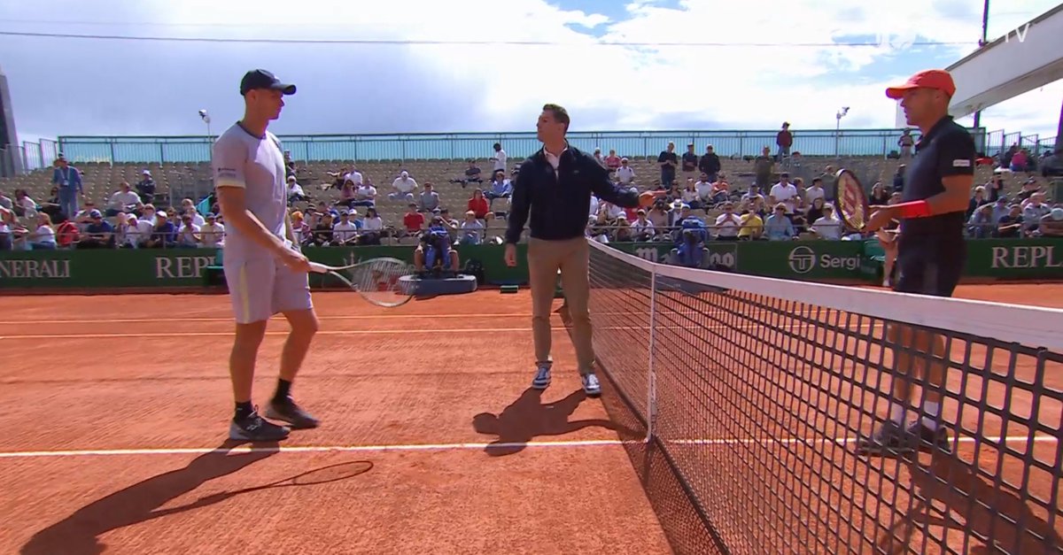 HubertHurkaczFC's tweet image. Słonko świeci, można grać! ☀️💪
JAZDA, HUBI! 🔥🔥
#CzasNaTenis #RolexMCMasters