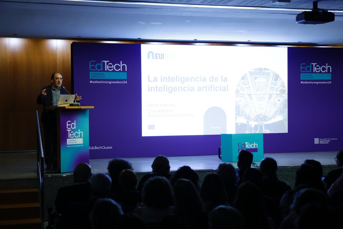 EdutechCluster's tweet photo. 🧠 ¿Qué nos diferencia, a los humanos, de la #IA? @daniInnerarity:

1⃣Sentido común
2⃣Reflexividad
3⃣Conocimiento implícito y explícito
4⃣Ventajas epistemológicas de la inexactitud
5⃣Modos de aprendizaje
6⃣Economía del conocimiento
7⃣Inteligencia corporal

#edtechcongressbcn24 https://t.co/l8LWJUuqUv