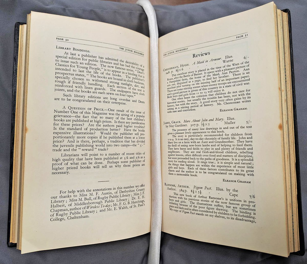 The Junior Bookshelf was first published in 1936 with the aim of encouraging ‘the publication & circulation of good books for children’. They contain articles about authors, illustrators & story themes, book reviews, ads for new releases & much more 👉 hud.ac/xurq