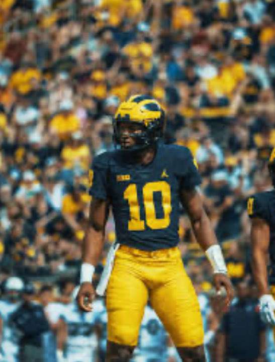 Alex Orji days until the @UMichFootball Spring Game!  🔟

Who’s going?! Would love to meet the fam!

#Michigan
#MichiganFootball〽️🏈 
#SpringGame
#OrjiintheEndZone
#GoBlue 💛💙