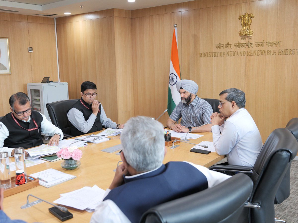 @MNREIndia has conducted a monthly meeting with REIAs, chaired by Shri Bhupinder S. Bhalla, Secretary, MNRE today at Atal Akshaya Urja Bhawan. During the meeting, deliberations centered around evaluation of work done by REIAs during FY 2023-24 & action plan for FY 2024-25.