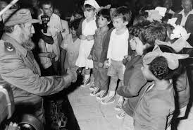 Fue así como justo una semana antes de la invasión mercenaria a Playa Girón, el 10 de abril de 1961, por iniciativa de Vilma y Fidel, se inauguraron los tres primeros círculos infantiles: el Camilo Cienfuegos, el Ciro Frías y el Fulgencio Oroz #CubaViveEnSuHistoria #DeZurdaTeam