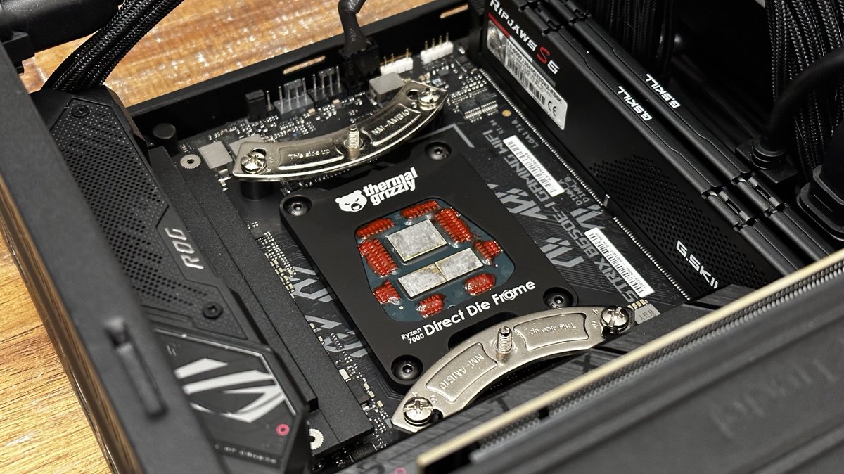 FtchMichee's tweet image. Hat jemand Erfahrung damit, ob der TechN WB AMD auf einen deliddeten (geköpften) 7800X3D mit Thermal Grizzly Direct Die Frame passt? #TechN #7800X3D #Grizzly #DirectDieFrame